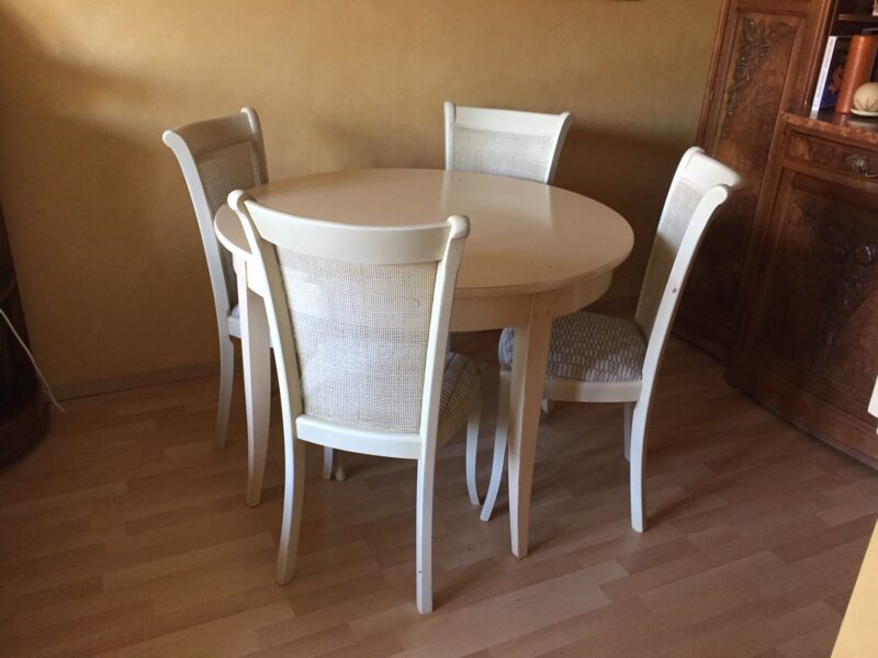 table ronde de style laque blanche de DASRAS meubles chalon ardeche drome