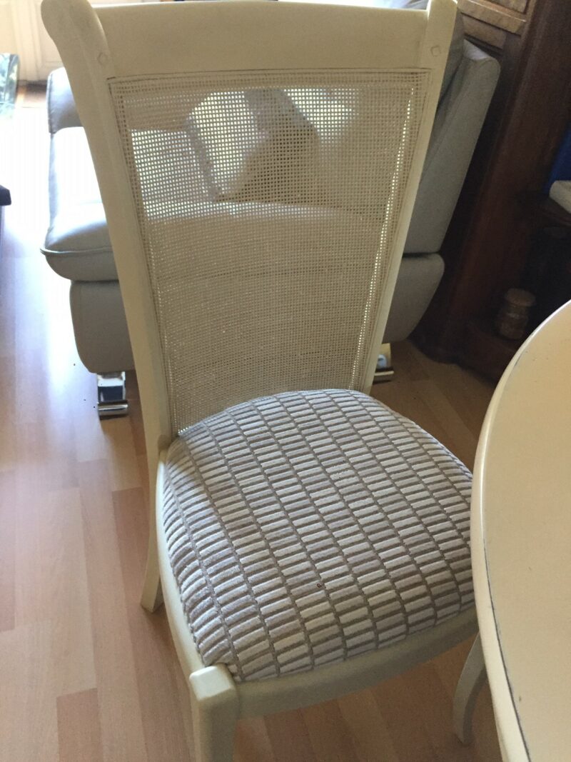 table ronde de style laque blanche de DASRAS meubles chalon ardeche drome