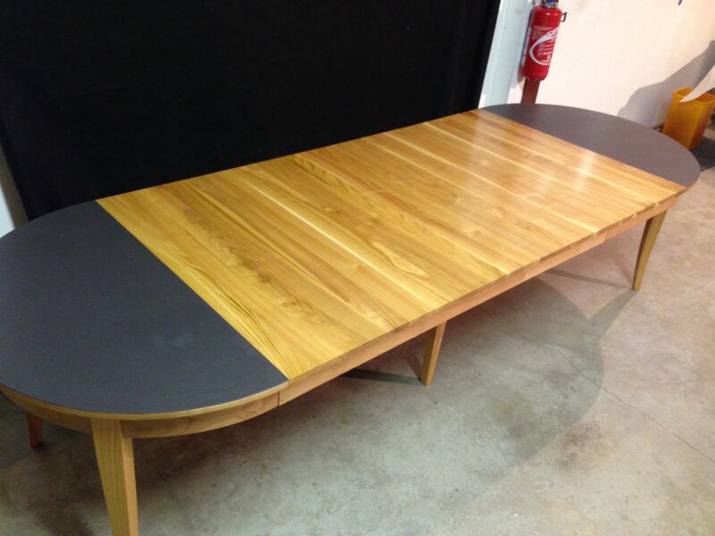 table ronde merisier naturel et céramique grise avec allonges moderne de DASRAS meubles chalon 07500 valence 26000 contemporain allonges bois