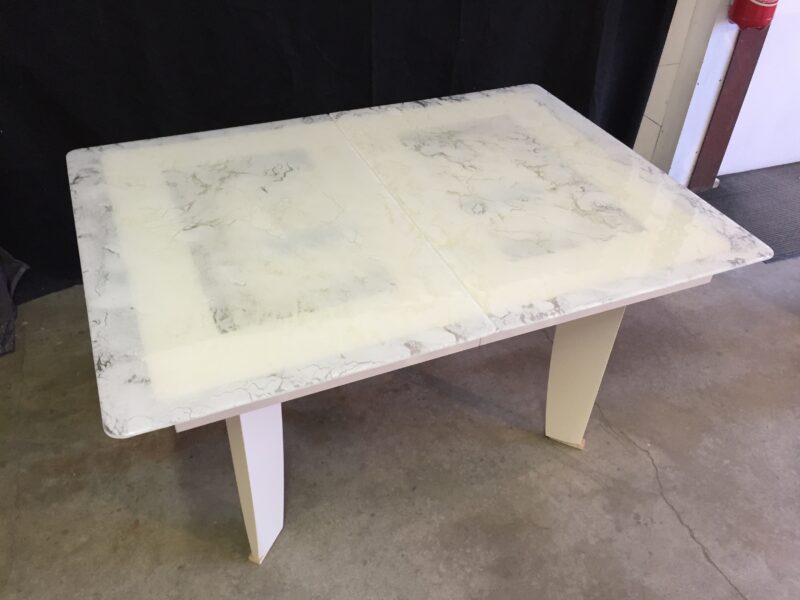 Table de salle a manger venus de taglan verre et bois