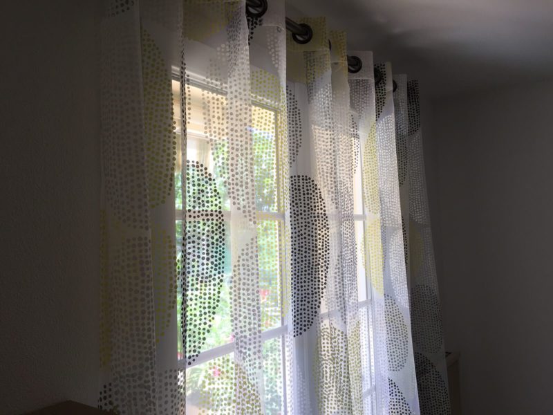 Voilages déco tête à oeillets tringle métal