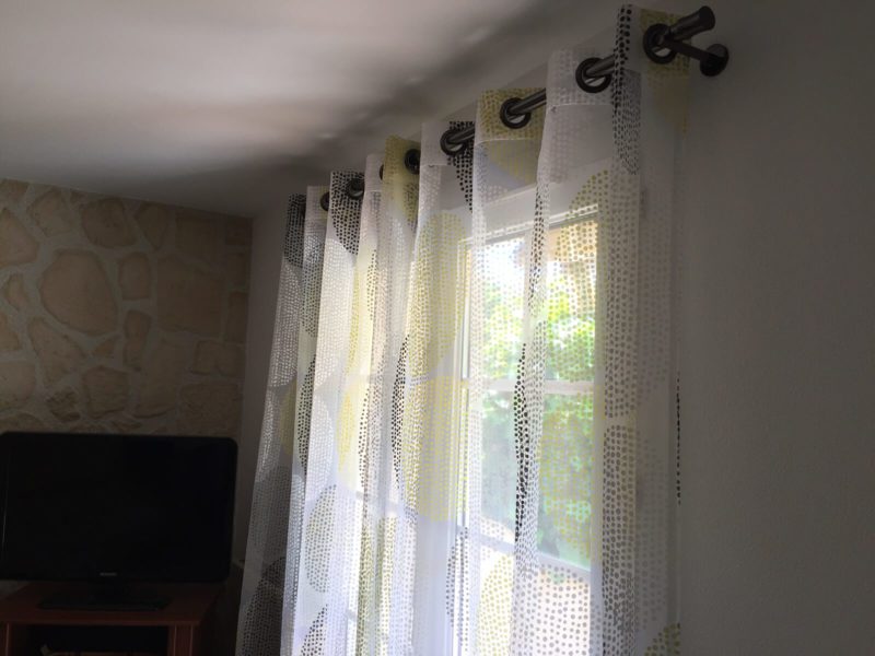 Voilages déco tête à oeillets tringle métal